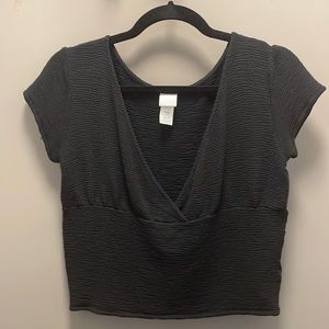 H&M Black V Neck Textured Crop Top Size M